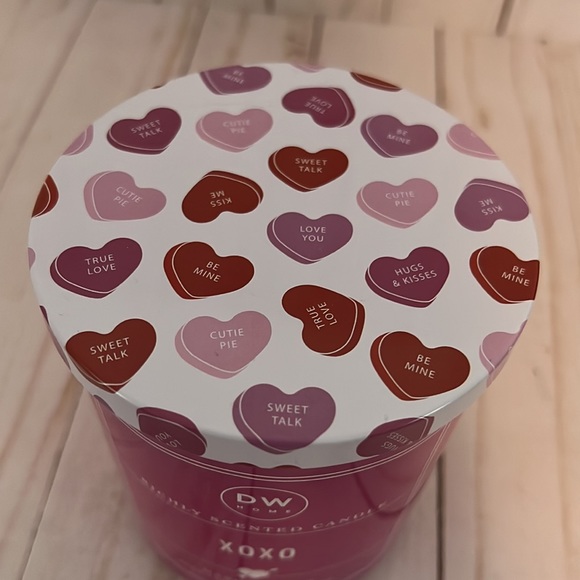 DW Home ‘XOXO’ Candle - Picture 2 of 4